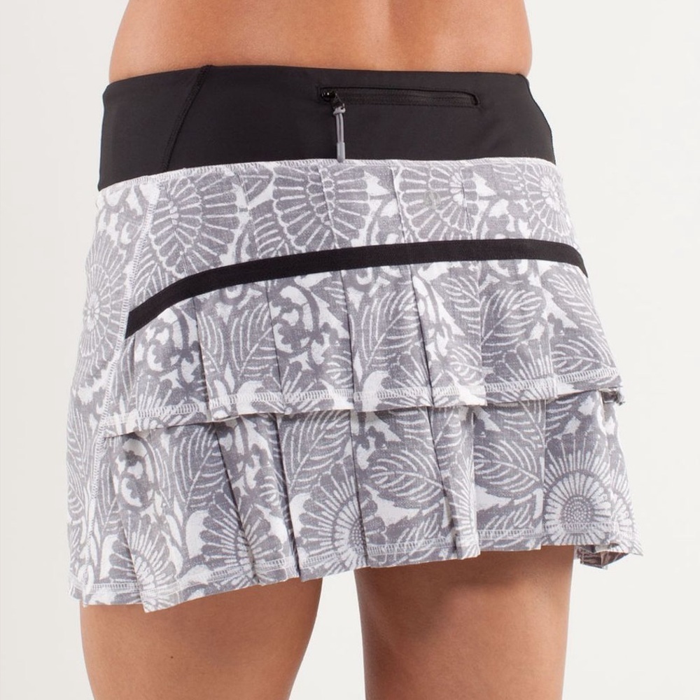 Lululemon Run: Pace Setter Skirt (Regular) Beachy Floral White Fossil / Black